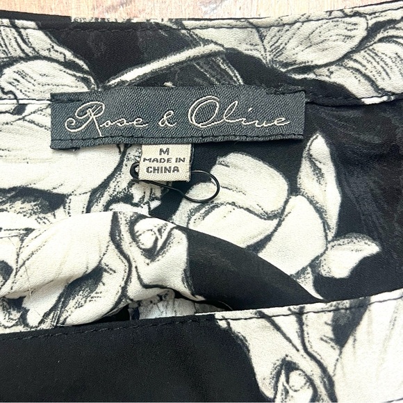 Rose & Olive, Floral Long-Sleeve Romper,Lined,Excellent Condition – Size M - Picture 3 of 9